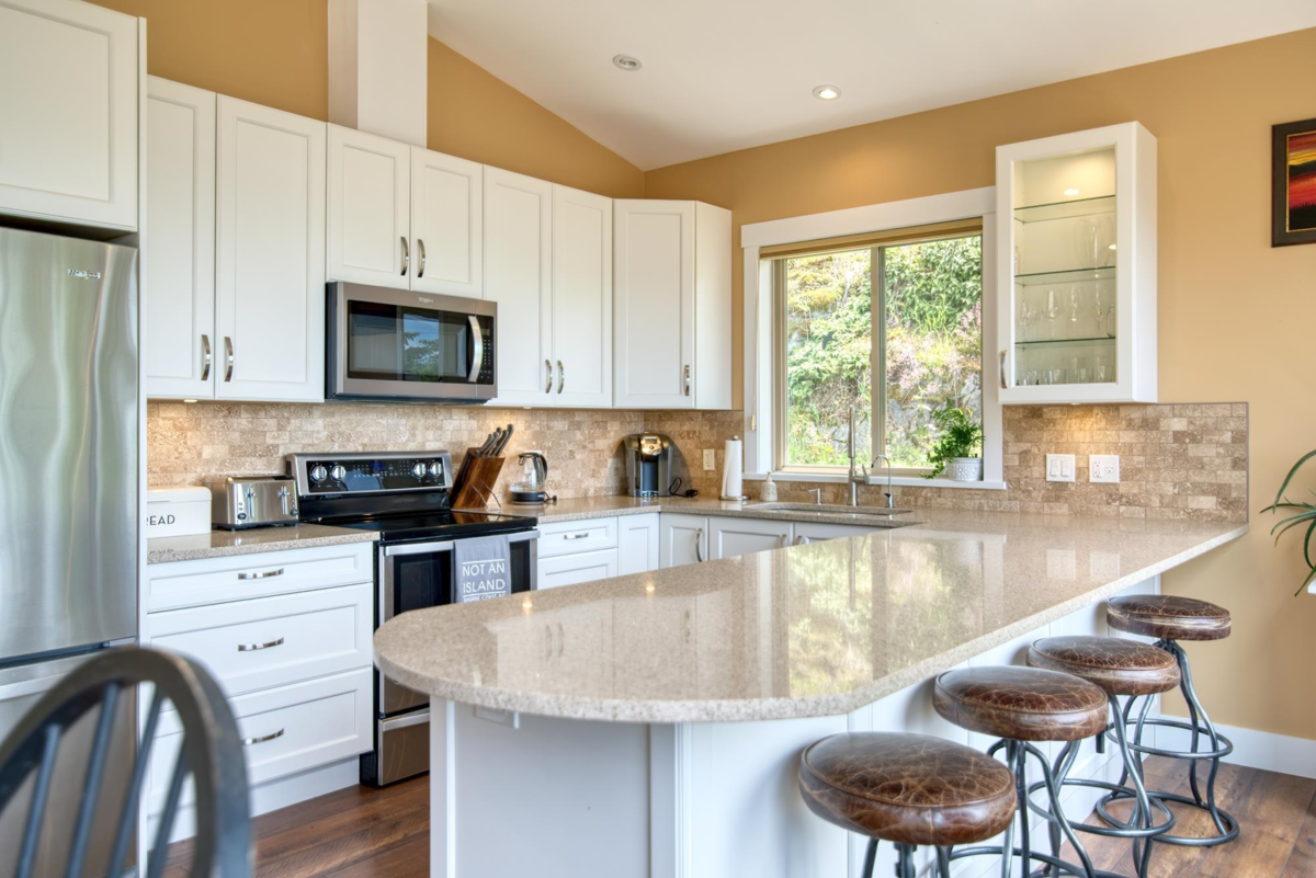 Hallway Photo of 10991- 10993 Sunshine Coast Highway, Halfmoon Bay, BC