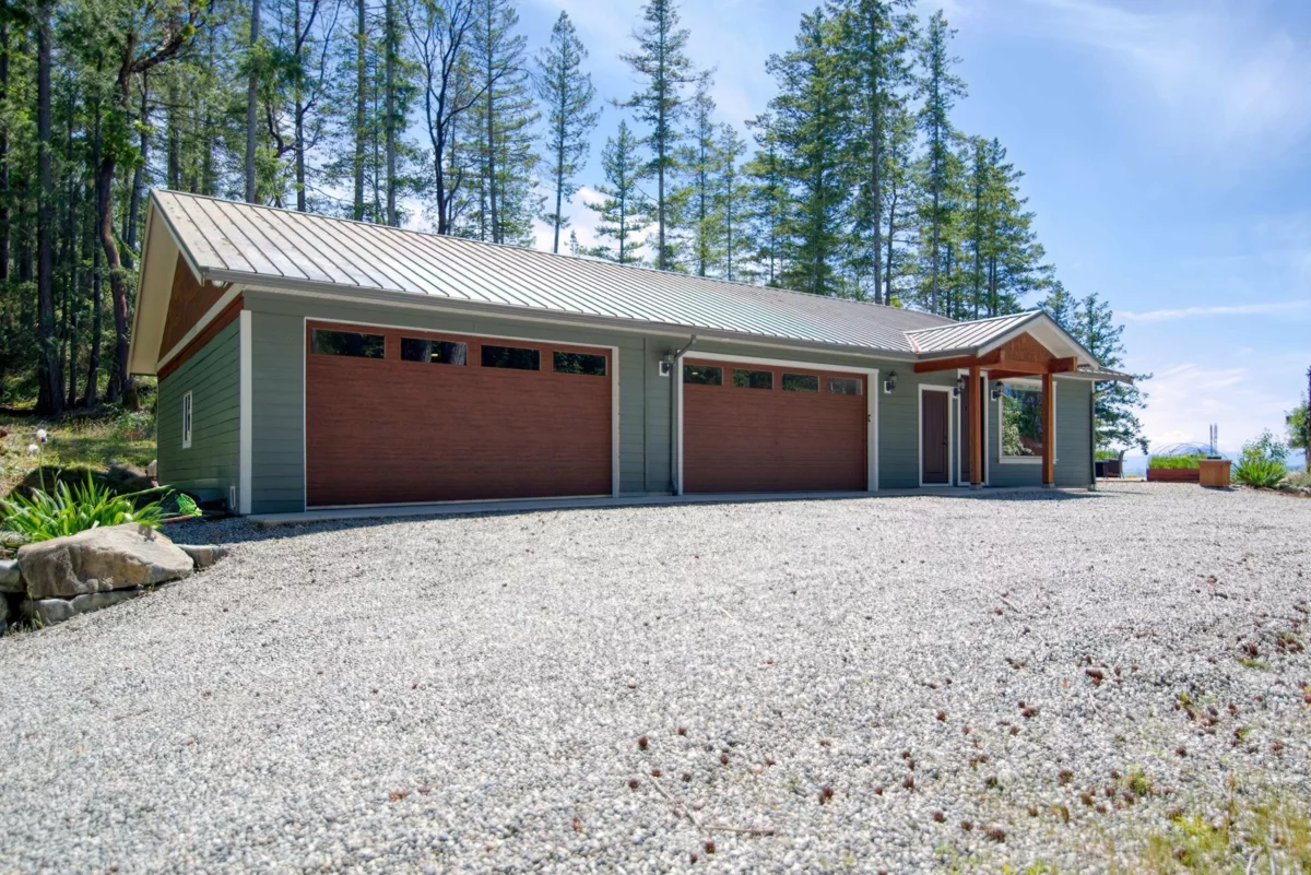 Laundry Room Photo of 10991- 10993 Sunshine Coast Highway, Halfmoon Bay, BC