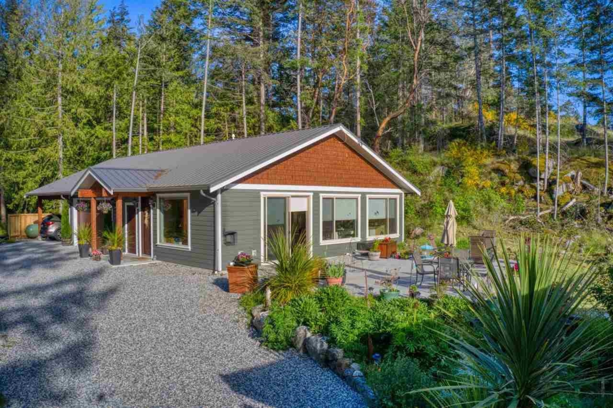 Mudroom Photo of 10991- 10993 Sunshine Coast Highway, Halfmoon Bay, BC