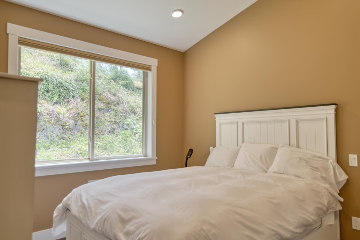 Outdoor Deck Photo of 10991- 10993 Sunshine Coast Highway, Halfmoon Bay, BC