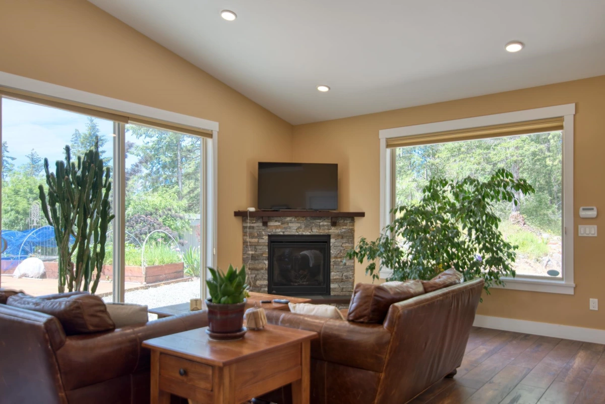 Outdoor Patio Photo of 10991- 10993 Sunshine Coast Highway, Halfmoon Bay, BC