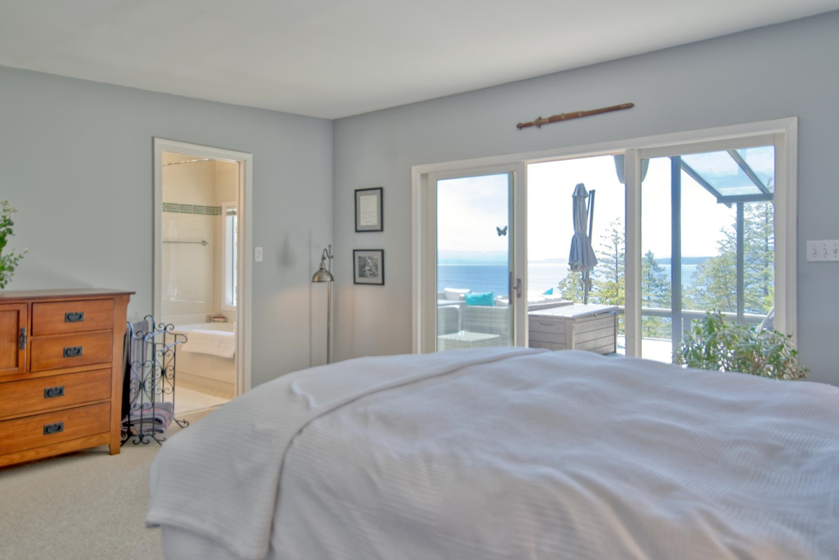 Powder Room Photo of 10991- 10993 Sunshine Coast Highway, Halfmoon Bay, BC