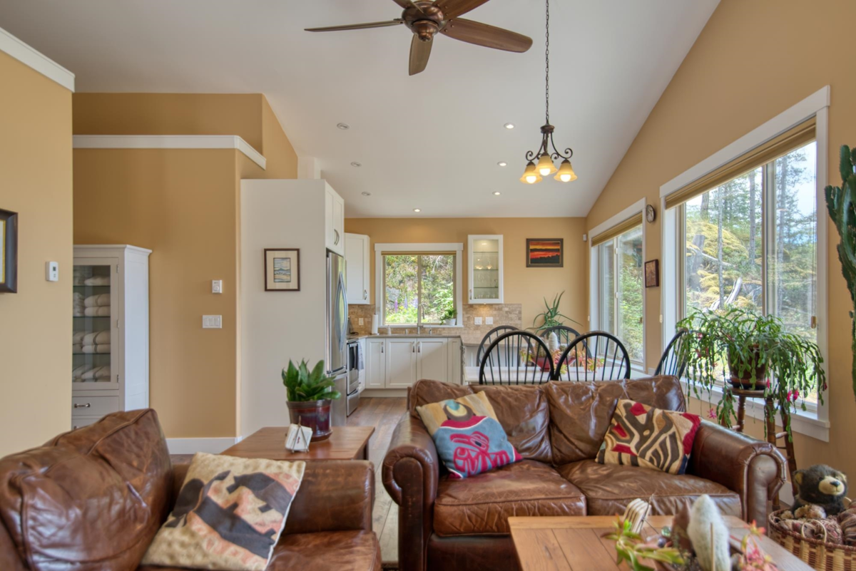 Staircase Photo of 10991- 10993 Sunshine Coast Highway, Halfmoon Bay, BC