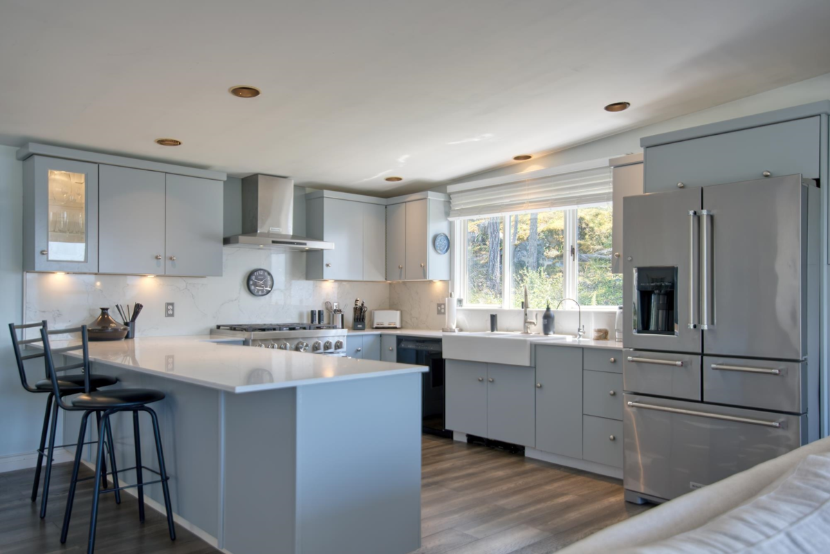 Walk-In Closet Photo of 10991- 10993 Sunshine Coast Highway, Halfmoon Bay, BC