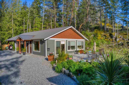 Mudroom Photo of 10991- 10993 Sunshine Coast Highway, Halfmoon Bay, BC