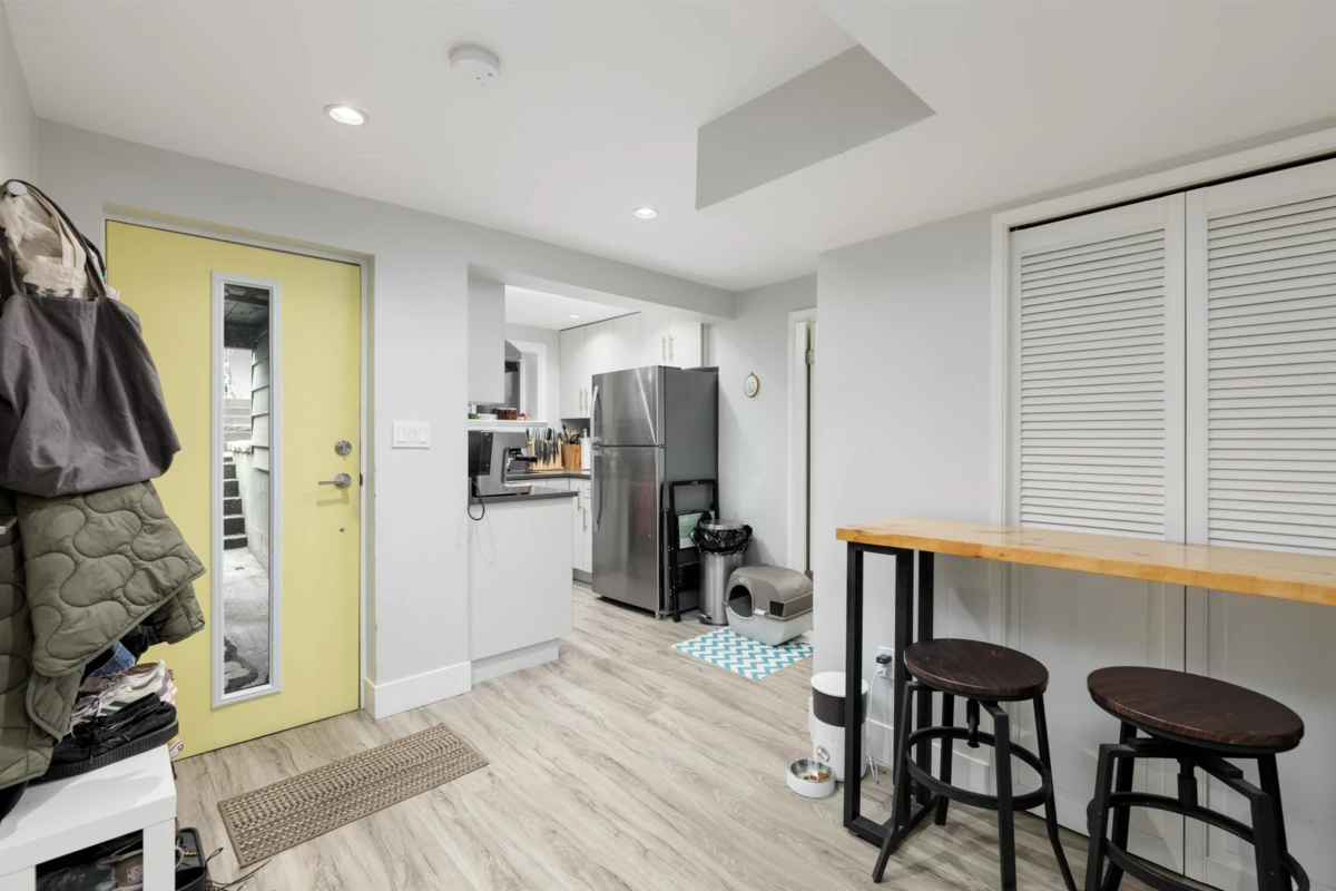 Entry Foyer Photo of 5935 Prince Albert Street, Vancouver, BC