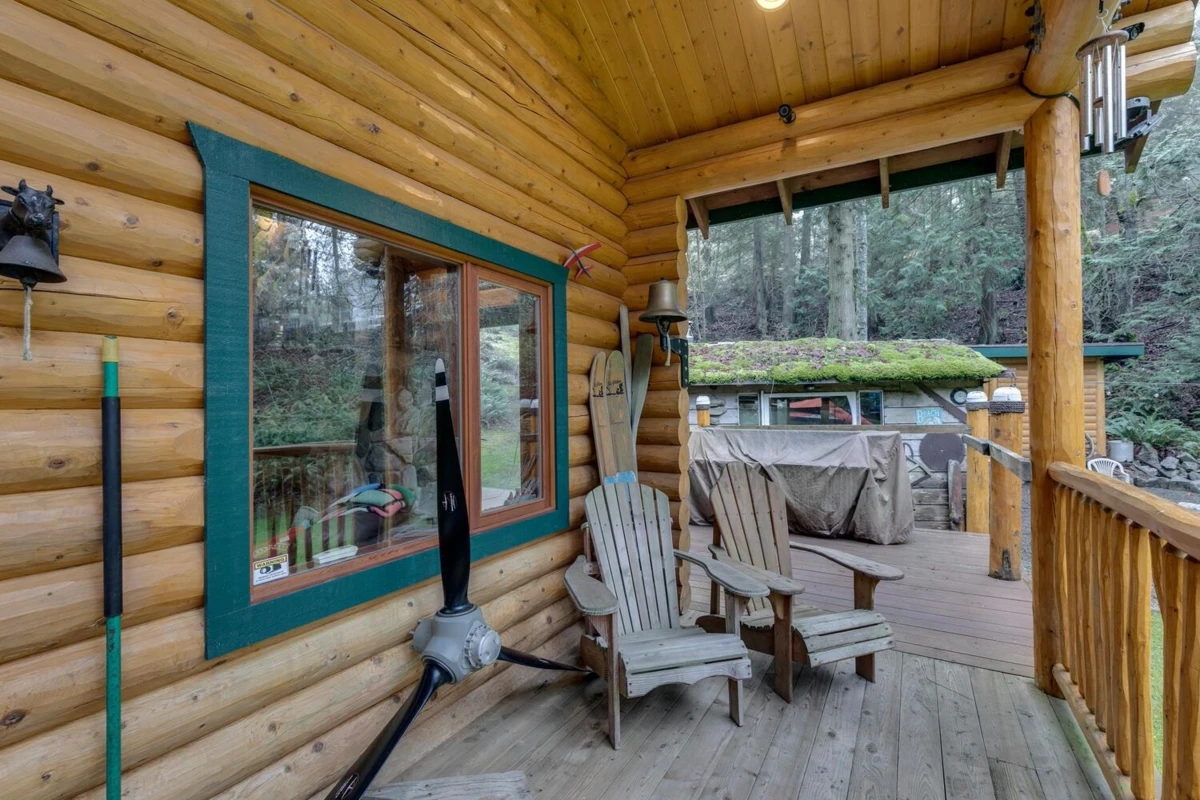Dining Area Photo of 274 Merryman Drive, Mayne Island, BC