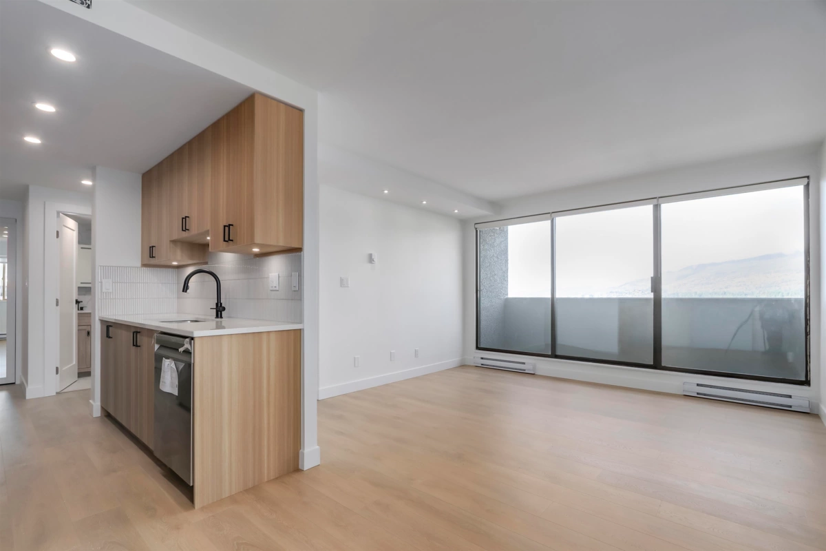 Kitchen Island Photo of 1206 110 W 4th Street, North Vancouver, BC