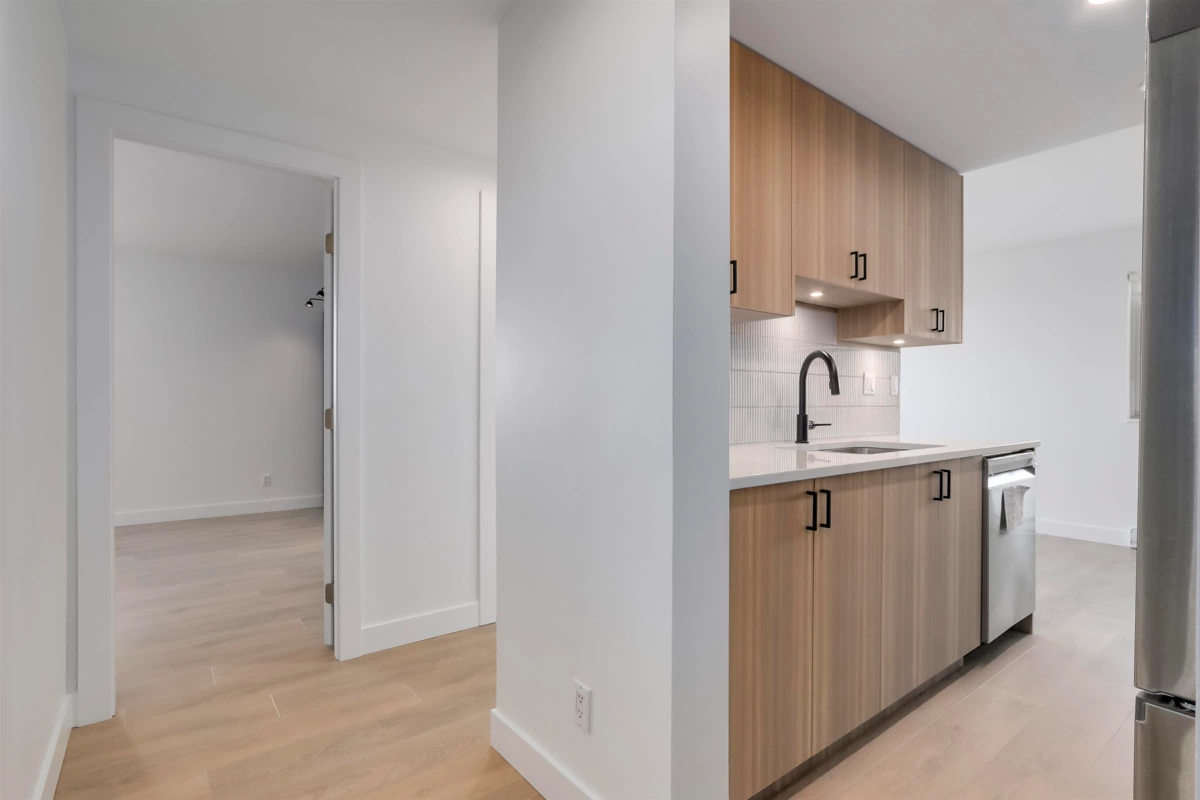 Living Room Photo of 1206 110 W 4th Street, North Vancouver, BC