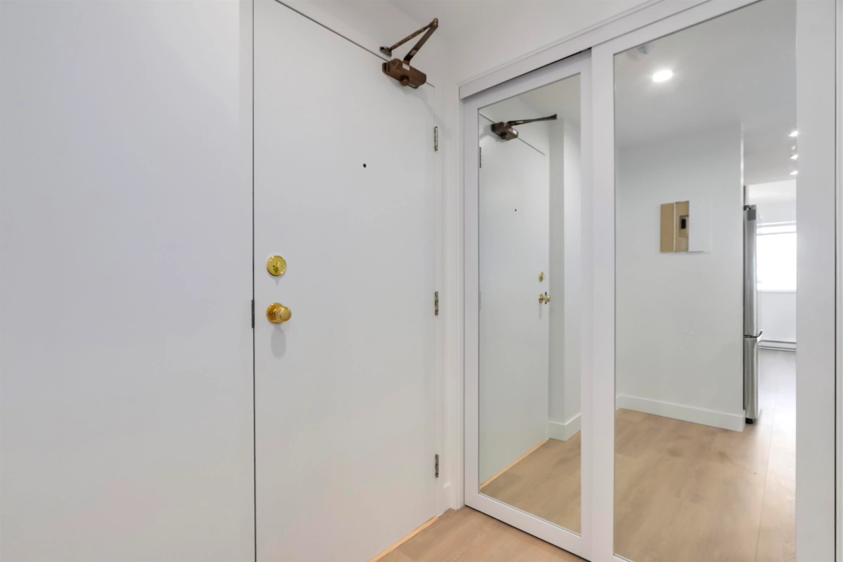 Powder Room Photo of 1206 110 W 4th Street, North Vancouver, BC