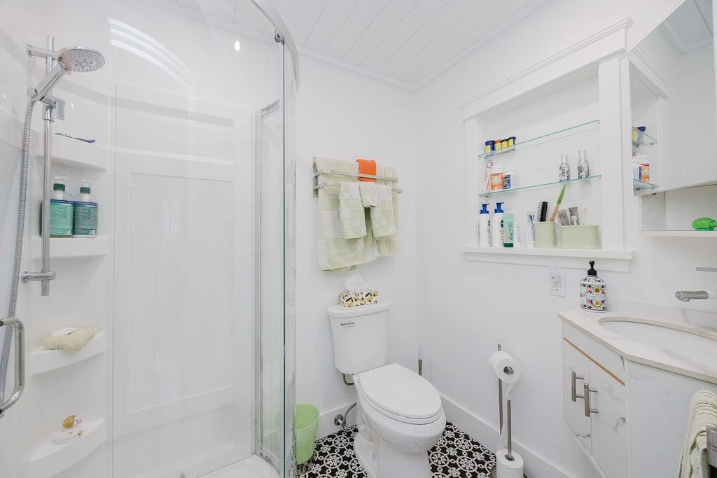 Entry Foyer Photo of 591 Gibsons Way, Gibsons, BC