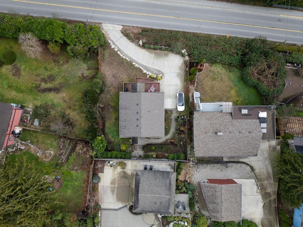 Garden / Landscaping Photo of 591 Gibsons Way, Gibsons, BC