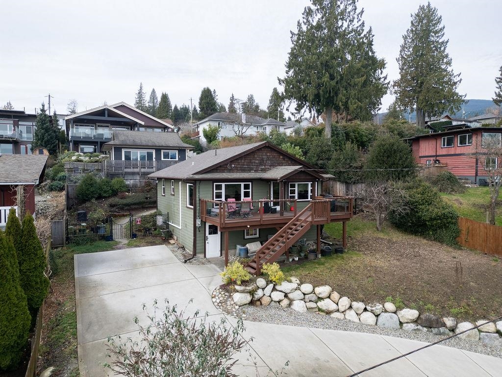 Hallway Photo of 591 Gibsons Way, Gibsons, BC