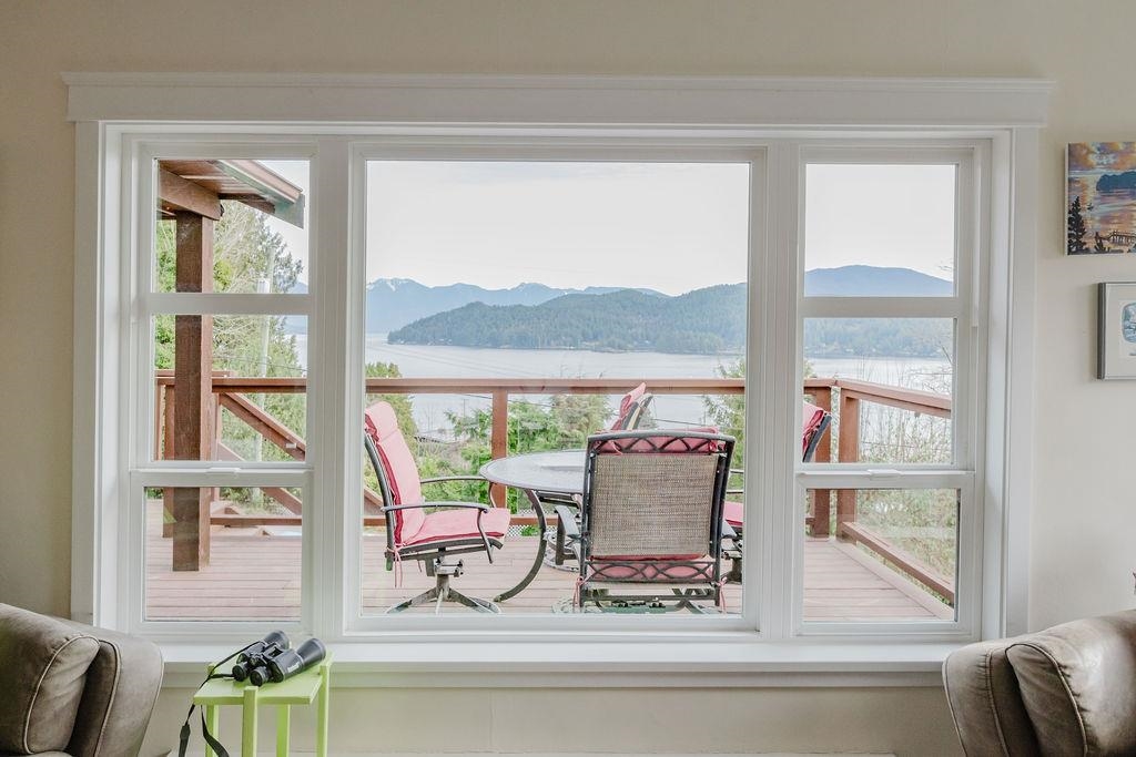 Kitchen Island Photo of 591 Gibsons Way, Gibsons, BC
