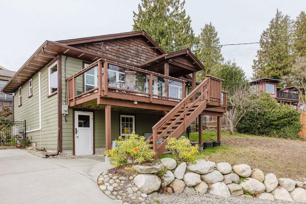 Kitchen Photo of 591 Gibsons Way, Gibsons, BC