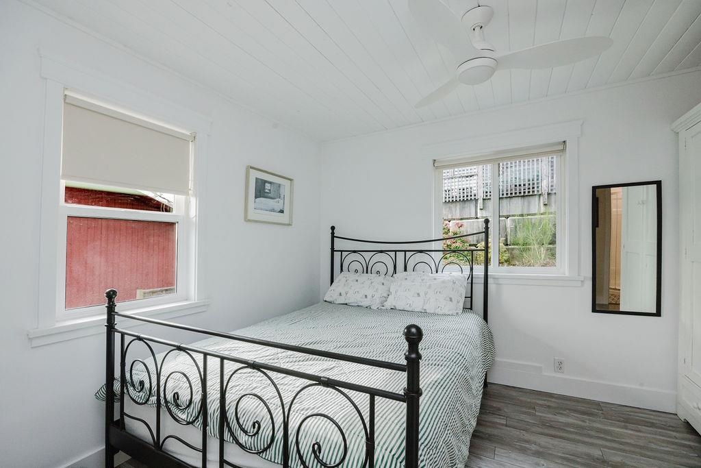 Laundry Room Photo of 591 Gibsons Way, Gibsons, BC