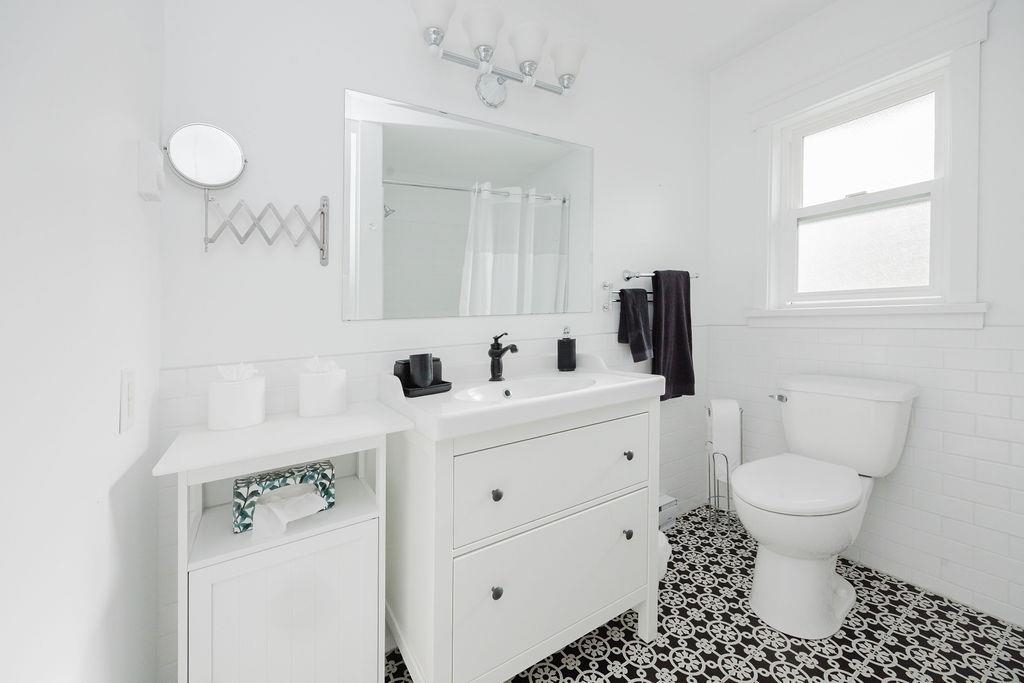 Mudroom Photo of 591 Gibsons Way, Gibsons, BC