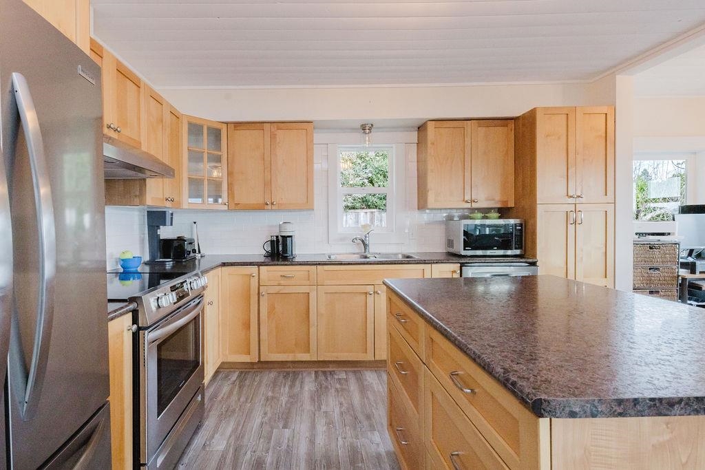 Office / Den Photo of 591 Gibsons Way, Gibsons, BC