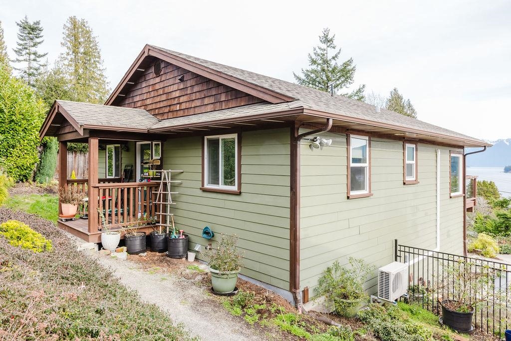 Outdoor Patio Photo of 591 Gibsons Way, Gibsons, BC