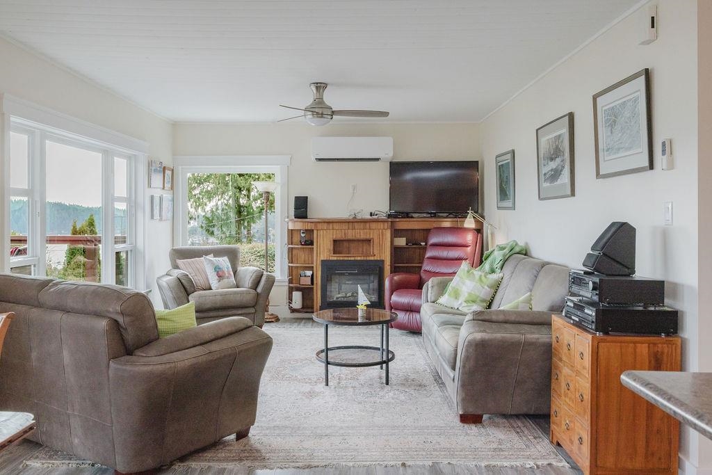 Primary Bedroom Photo of 591 Gibsons Way, Gibsons, BC