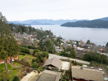591 Gibsons Way, Gibsons, BC, Gibsons — Single Family Residence for sale