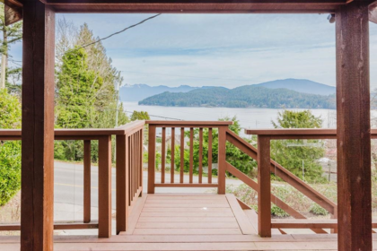591 Gibsons Way, Gibsons, BC, Gibsons & Area — 2 bed single family residence for sale