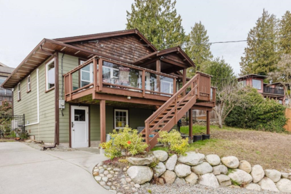 Kitchen Photo of 591 Gibsons Way, Gibsons, BC