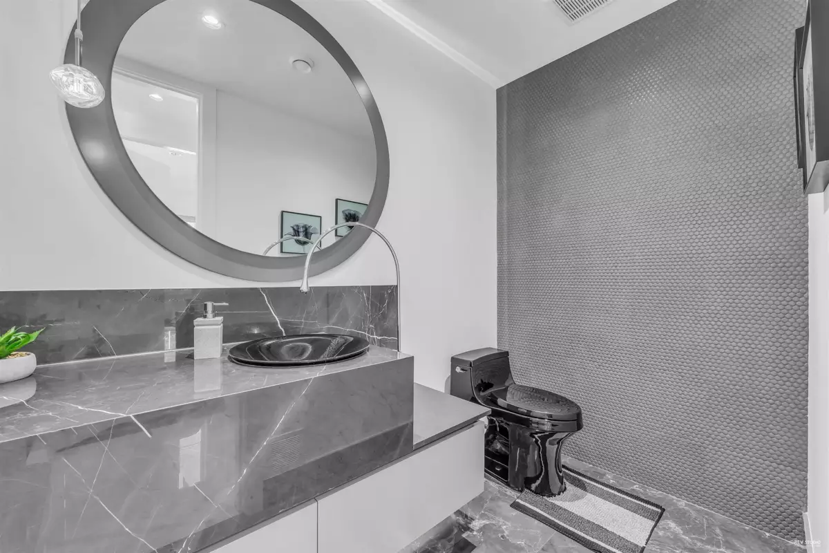 Laundry Room Photo of 4399 Highland Boulevard, North Vancouver, BC