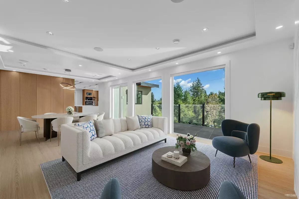 Living Room Photo of 4399 Highland Boulevard, North Vancouver, BC