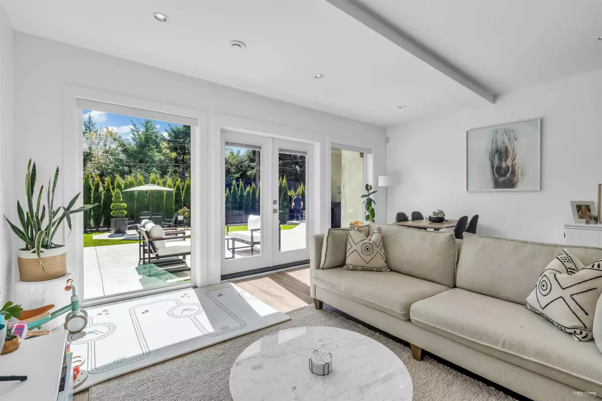 Powder Room Photo of 4399 Highland Boulevard, North Vancouver, BC