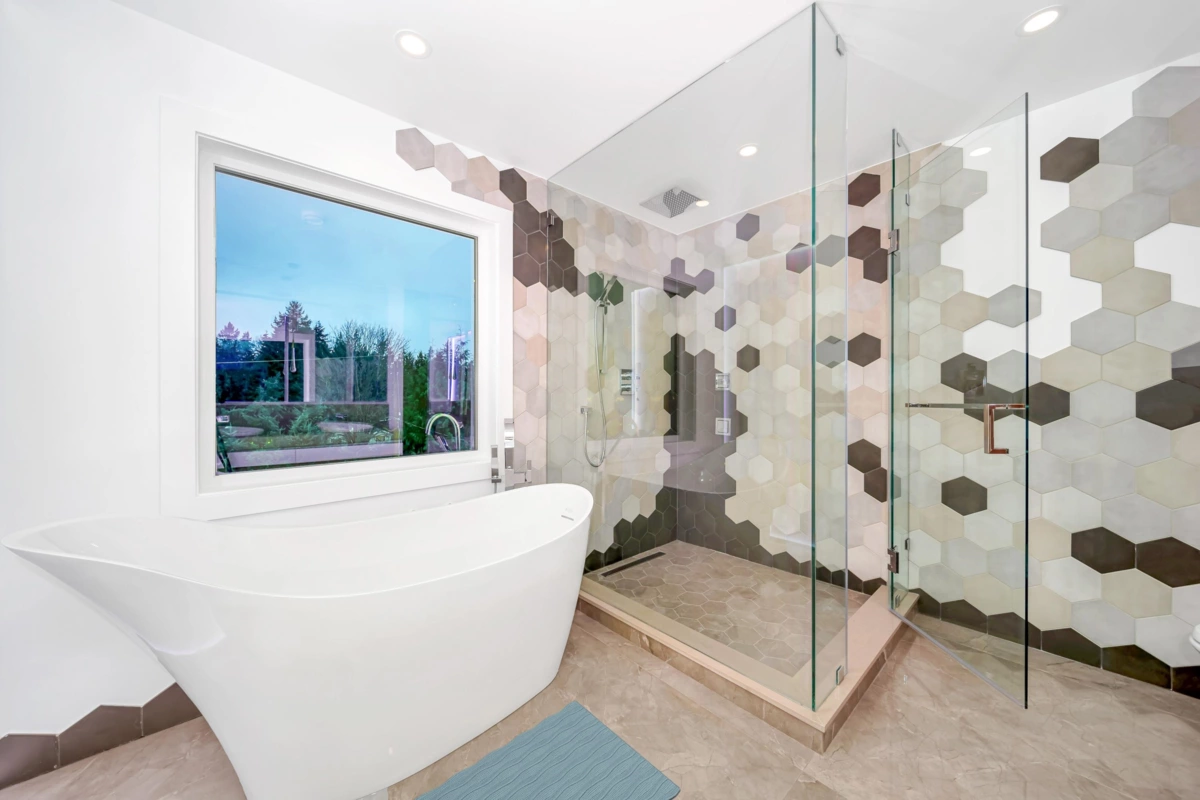 Primary Bathroom Photo of 4399 Highland Boulevard, North Vancouver, BC