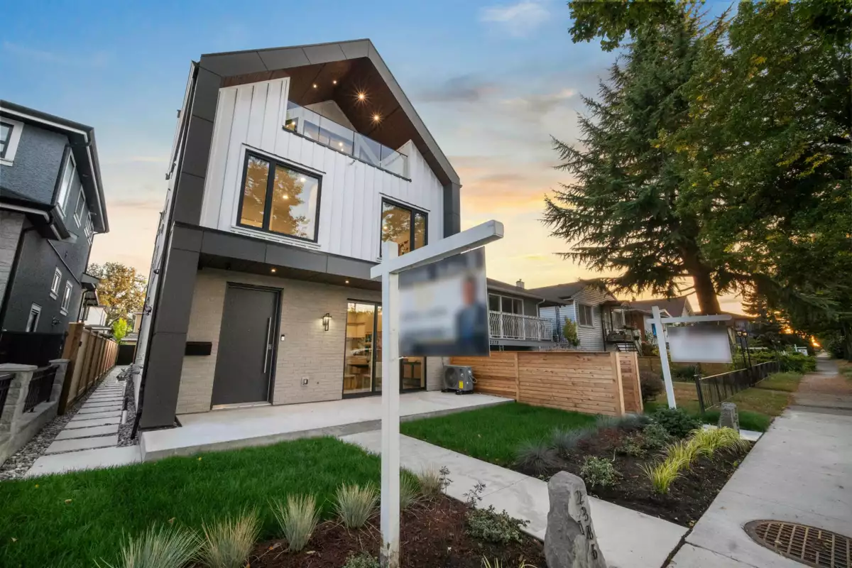 Backyard Photo of 1 2386 E 45th Avenue, Vancouver, BC