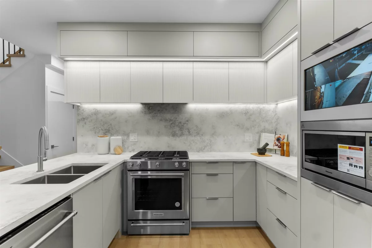 Breakfast Nook Photo of 1 2386 E 45th Avenue, Vancouver, BC