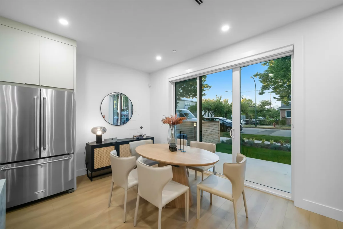 Dining Area Photo of 1 2386 E 45th Avenue, Vancouver, BC