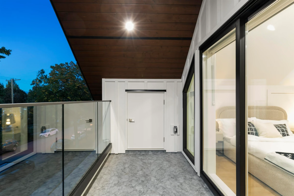 Entry Foyer Photo of 1 2386 E 45th Avenue, Vancouver, BC