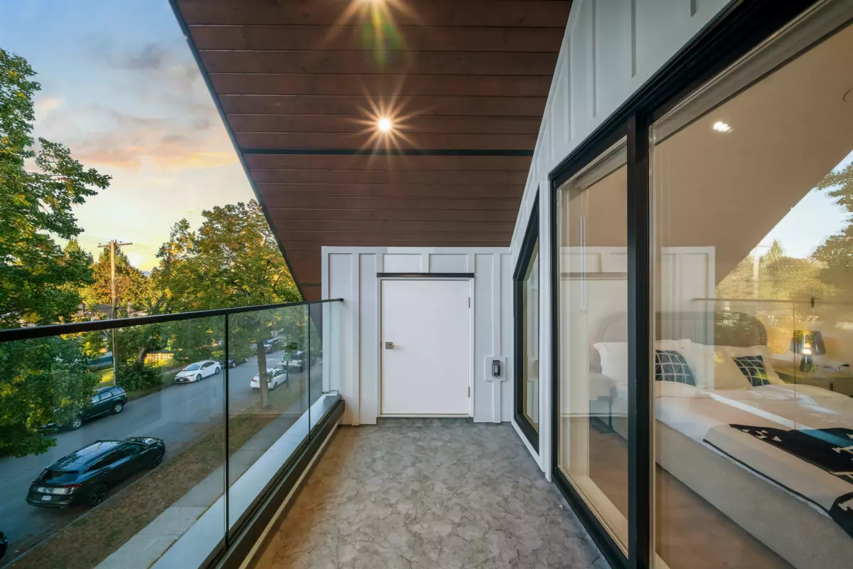 Garage Interior Photo of 1 2386 E 45th Avenue, Vancouver, BC