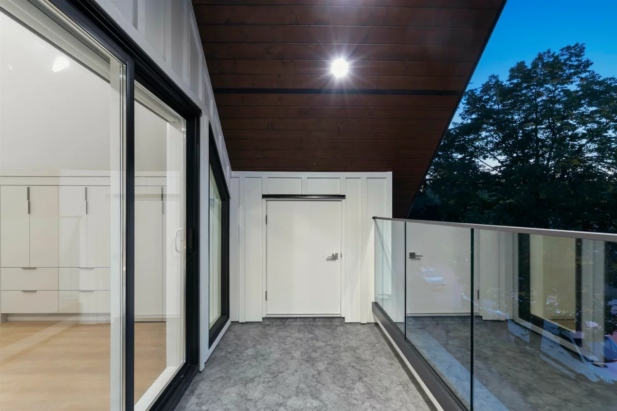 Hallway Photo of 1 2386 E 45th Avenue, Vancouver, BC