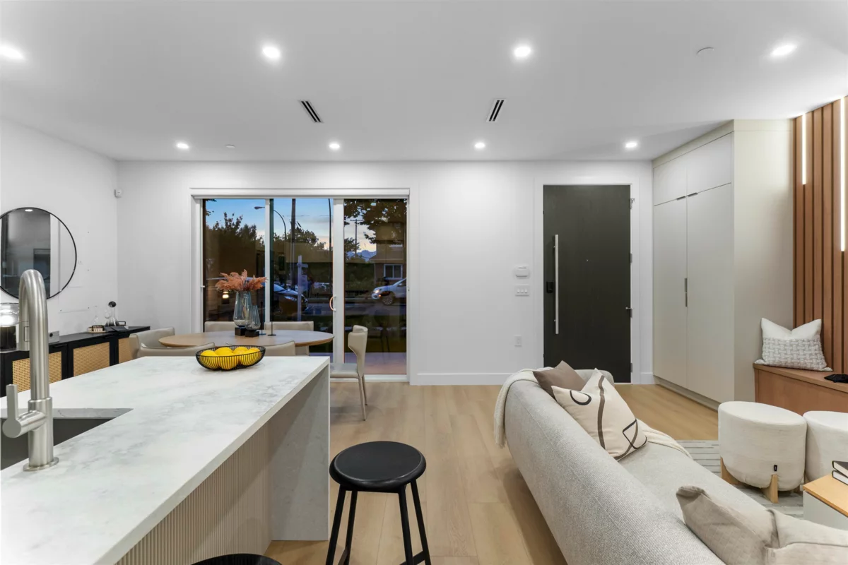 Kitchen Island Photo of 1 2386 E 45th Avenue, Vancouver, BC