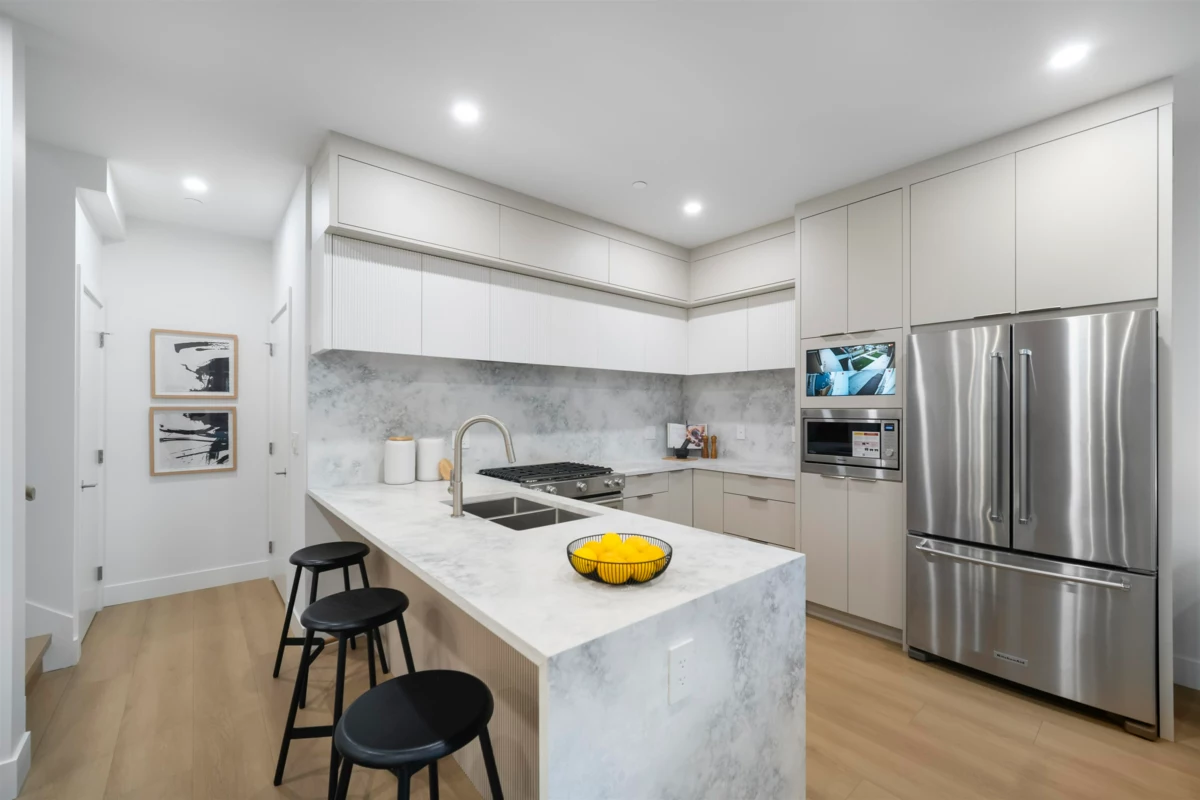 Kitchen Photo of 1 2386 E 45th Avenue, Vancouver, BC