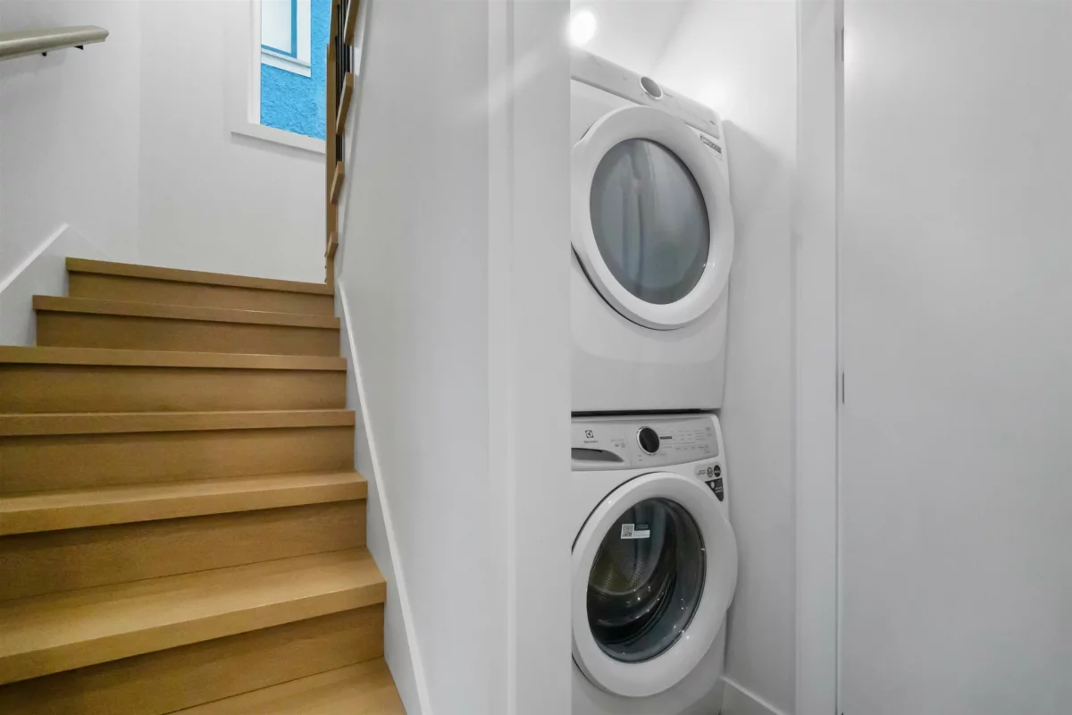 Mudroom Photo of 1 2386 E 45th Avenue, Vancouver, BC