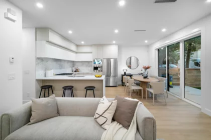 1 2386 E 45th Avenue, Vancouver, BC
