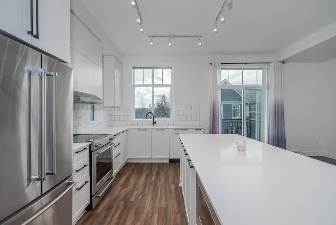 Kitchen Island Photo of 139 3529 Baycrest Avenue, Coquitlam, BC