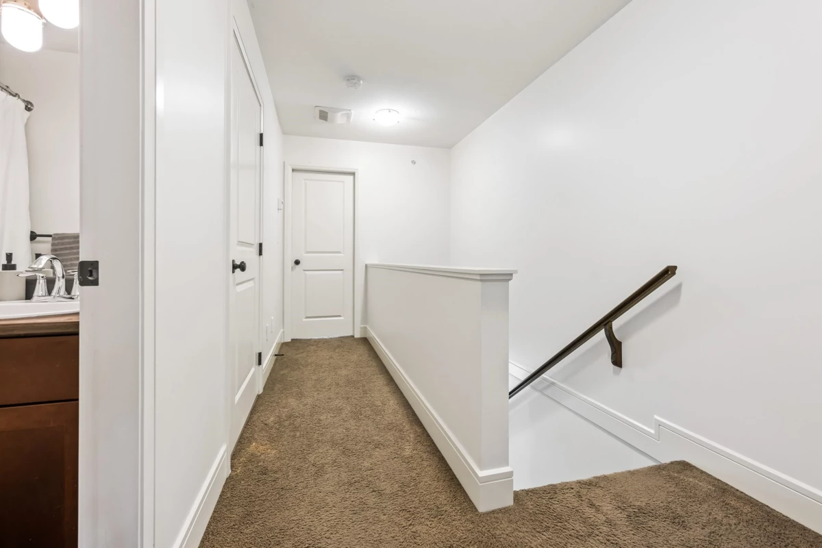 Entry Foyer Photo of 30 45390 Vedder Mountain Road, Cultus Lake, BC