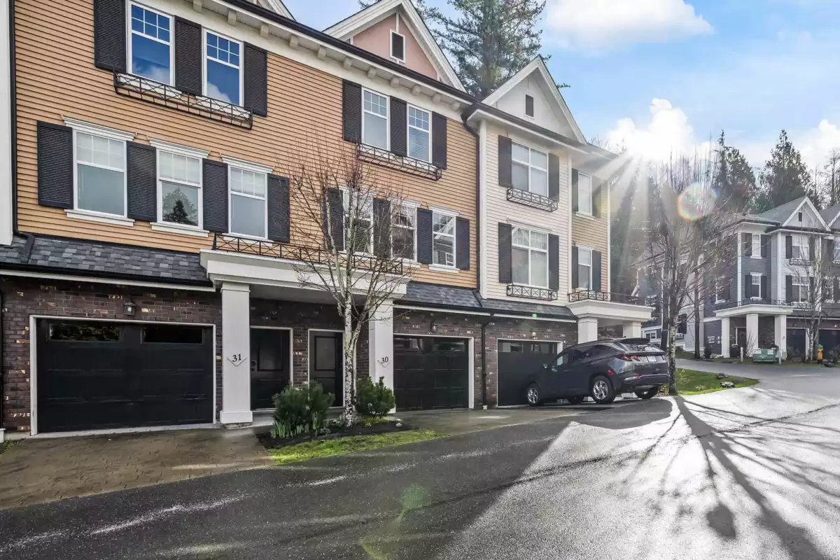 Living Room Photo of 30 45390 Vedder Mountain Road, Cultus Lake, BC