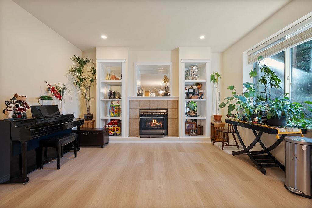 Breakfast Nook Photo of 6629 187a Street, Surrey, BC