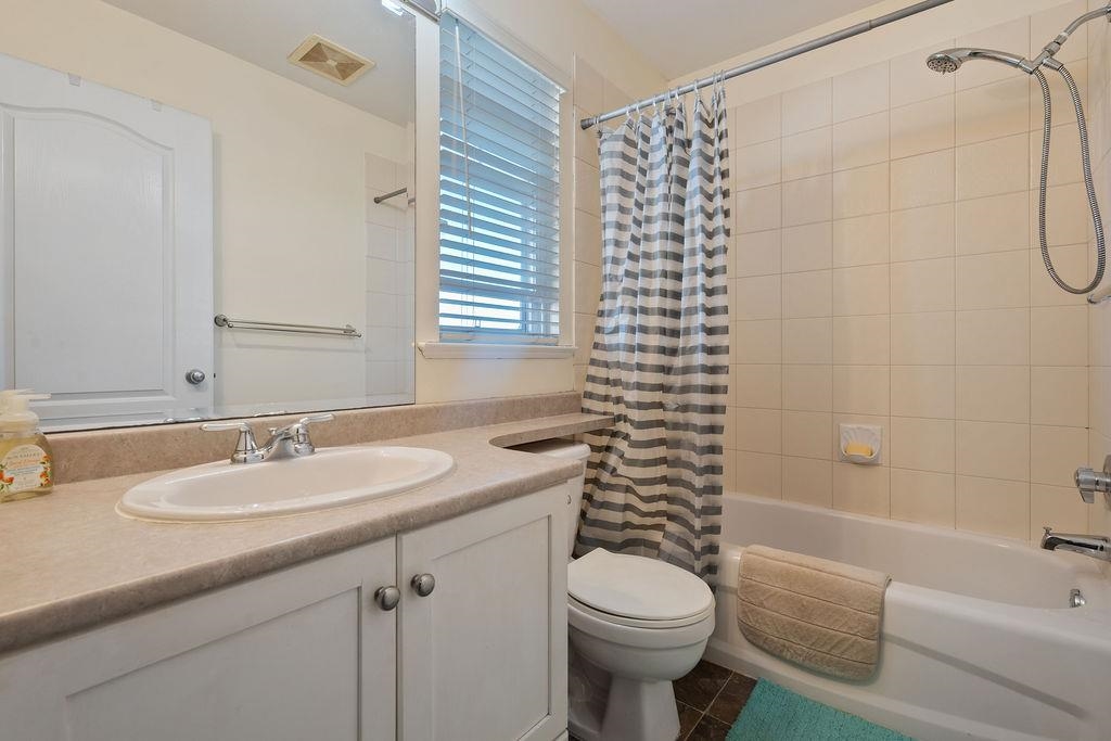 Hallway Photo of 6629 187a Street, Surrey, BC