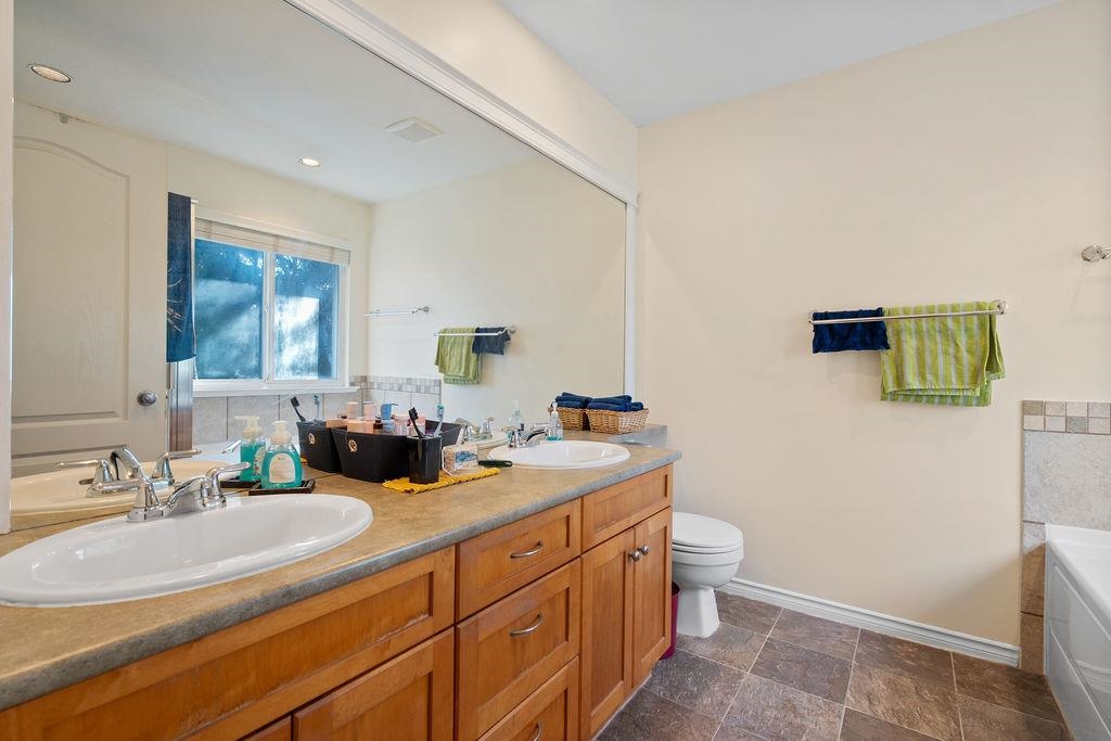 Laundry Room Photo of 6629 187a Street, Surrey, BC