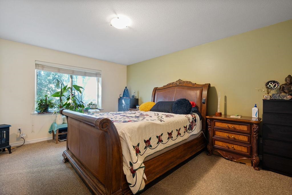 Powder Room Photo of 6629 187a Street, Surrey, BC