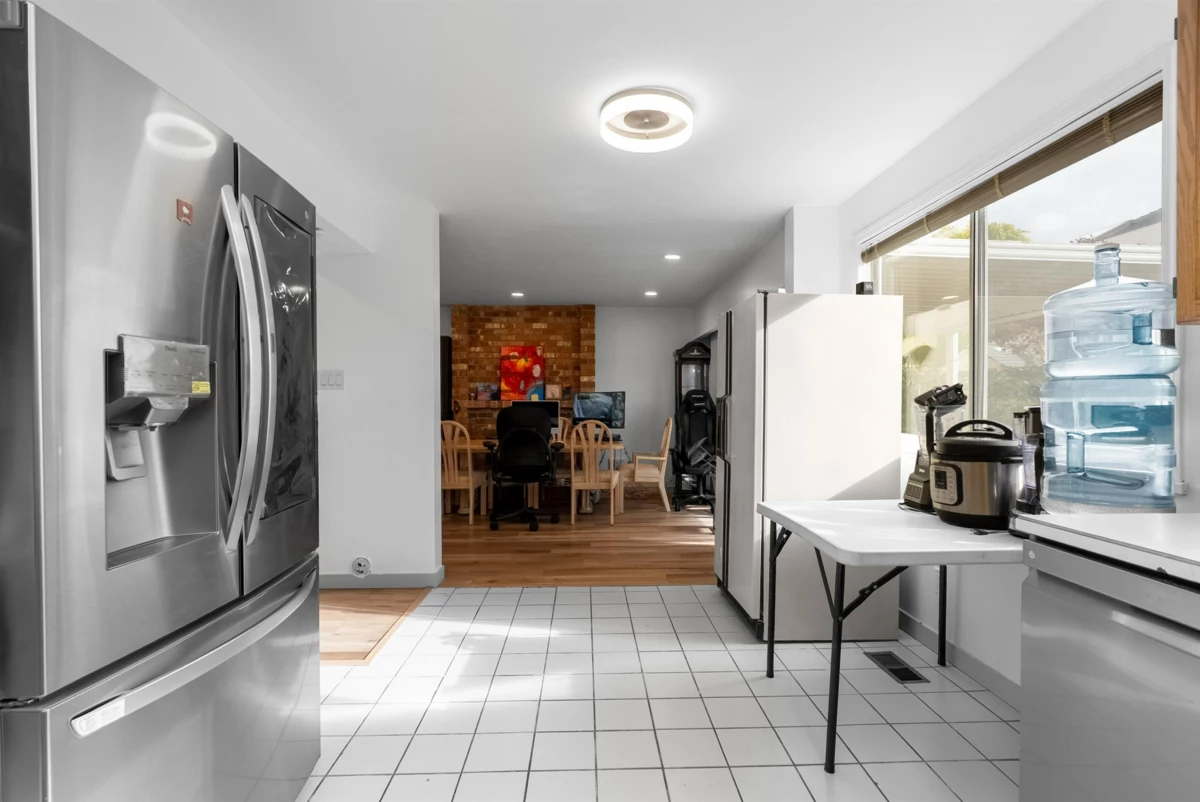 Kitchen Photo of 9760 Dayton Avenue, Richmond, BC