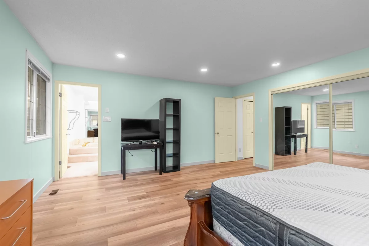 Walk-In Closet Photo of 9760 Dayton Avenue, Richmond, BC